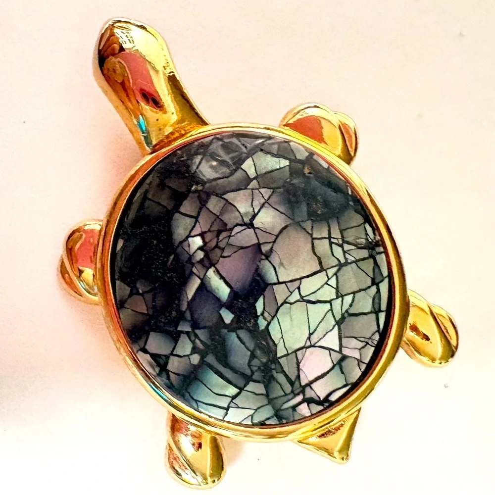 Lauren Conrad Gold tone vintage Turtle Brooch with shell mosaic mother of pearl